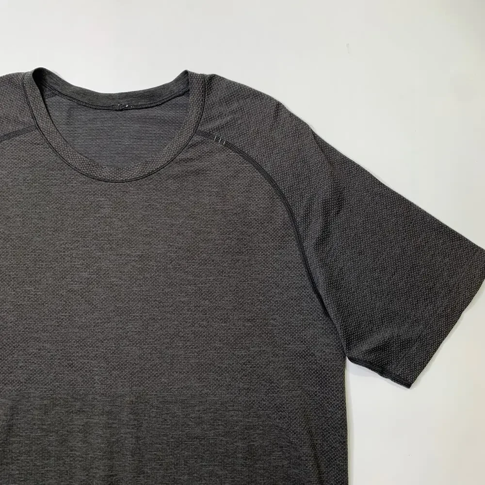 Lululemon Shirt Men L Large Grizzly Grey Metal Vent Tech Short Sleeve Running